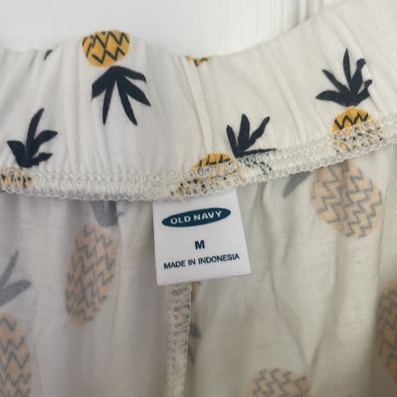 Old Navy pineapple pajamas size medium super soft cotton - Picture 4 of 5